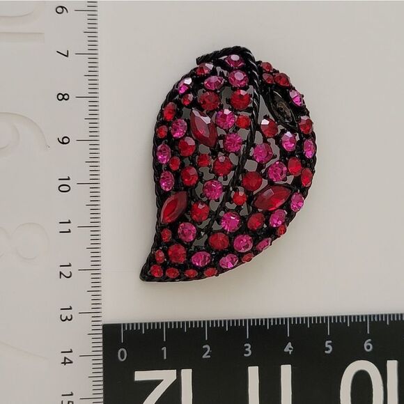 Brooch Black Setting Red & Pink Crystal Brooch Pin Pendant #0391 - Picture 7 of 8